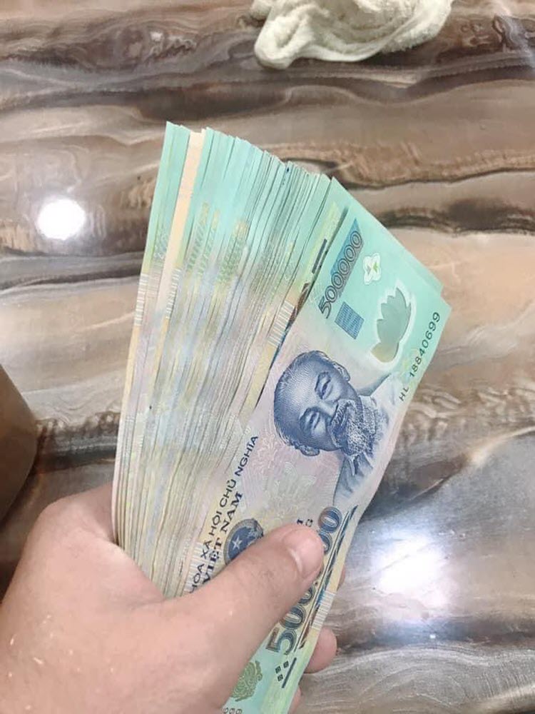 Khoe tiền 500K