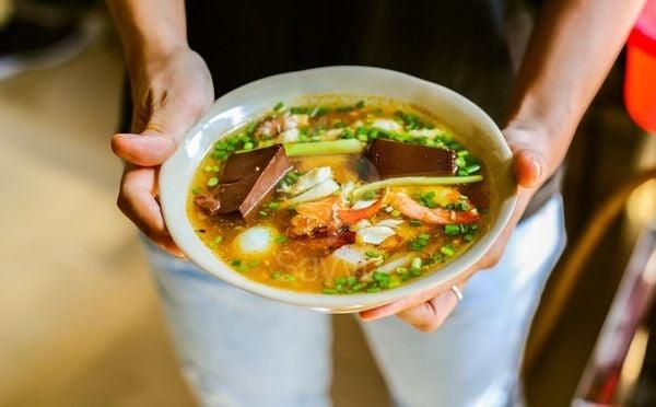 Bánh canh cua nguyên con tại Lộc Vừng