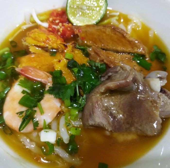 Bánh canh cua Dì Bình nổi tiếng Quận 4