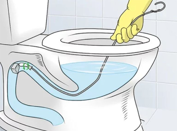 Thông bồn cầu bằng móc quần áo
