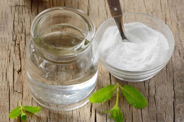 Baking soda và giấm xử lý bồn cầu rút nước chậm